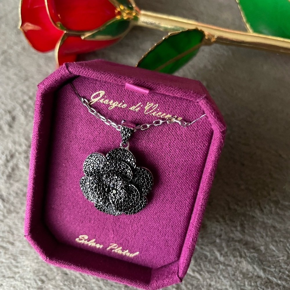 Women’s necklace, black rose necklace,Silver Plated Black Flower Necklace - Picture 5 of 10